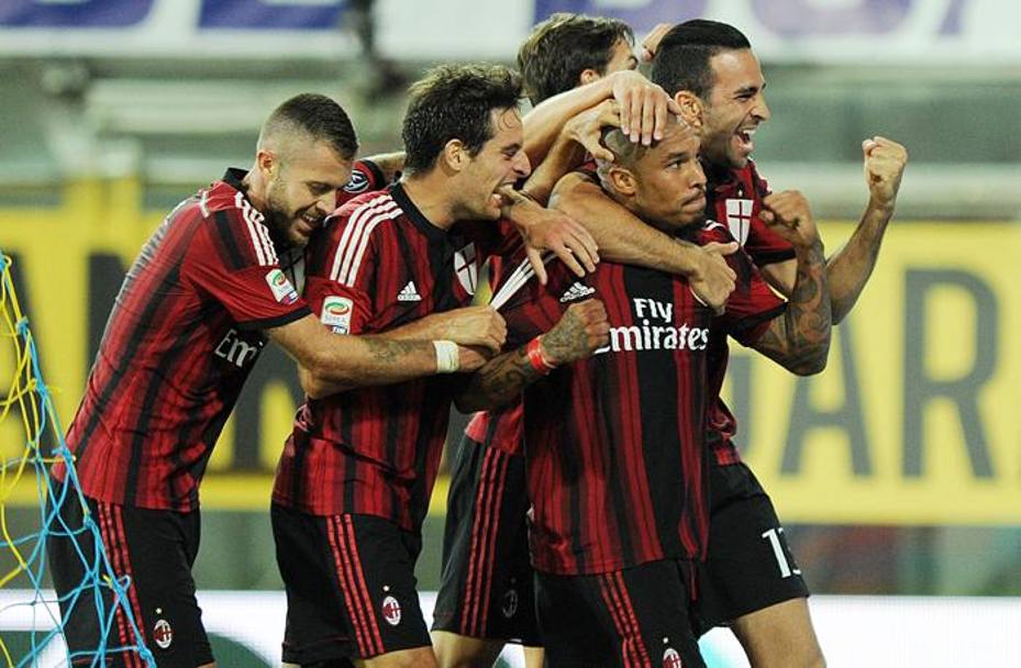 Fiera dei gol tra Parma e Milan, vincono i rossoneri 5-4. L&#39;esultanza al gol di De Jong Ansa